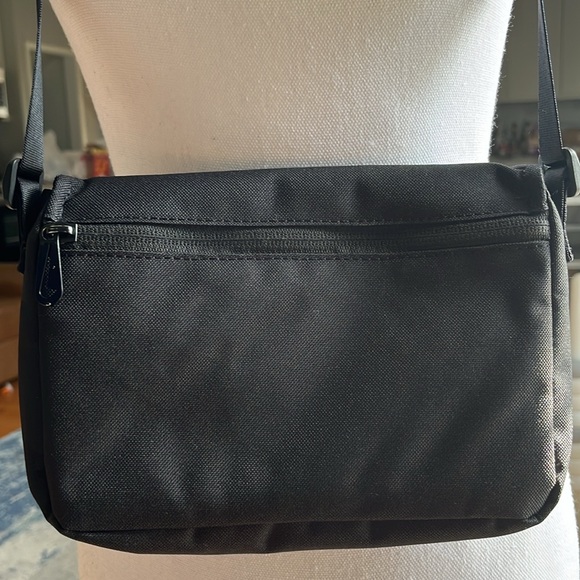 Nike Sportswear Futura 365 Crossbody Shoulderbag Color Black - Picture 5 of 15